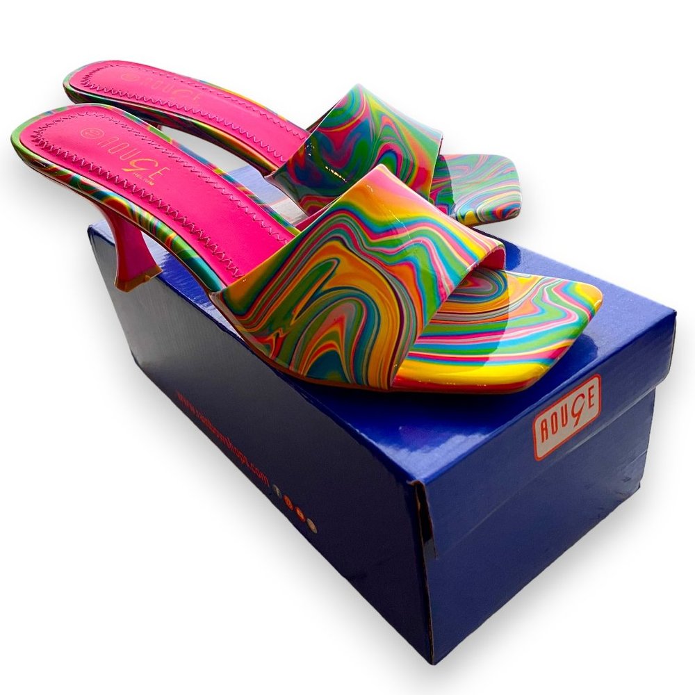 *NWB* Groovy Square Toe Flared Heel Sandals